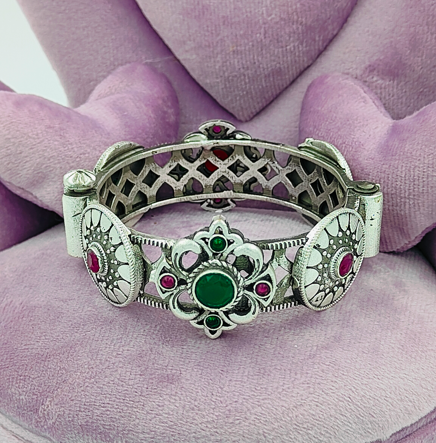 Round Female Stone Based Silver Oxidised Kada