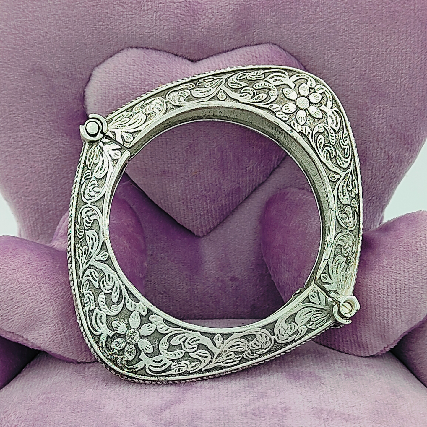 Silver Plated Oxidised Screw Brace