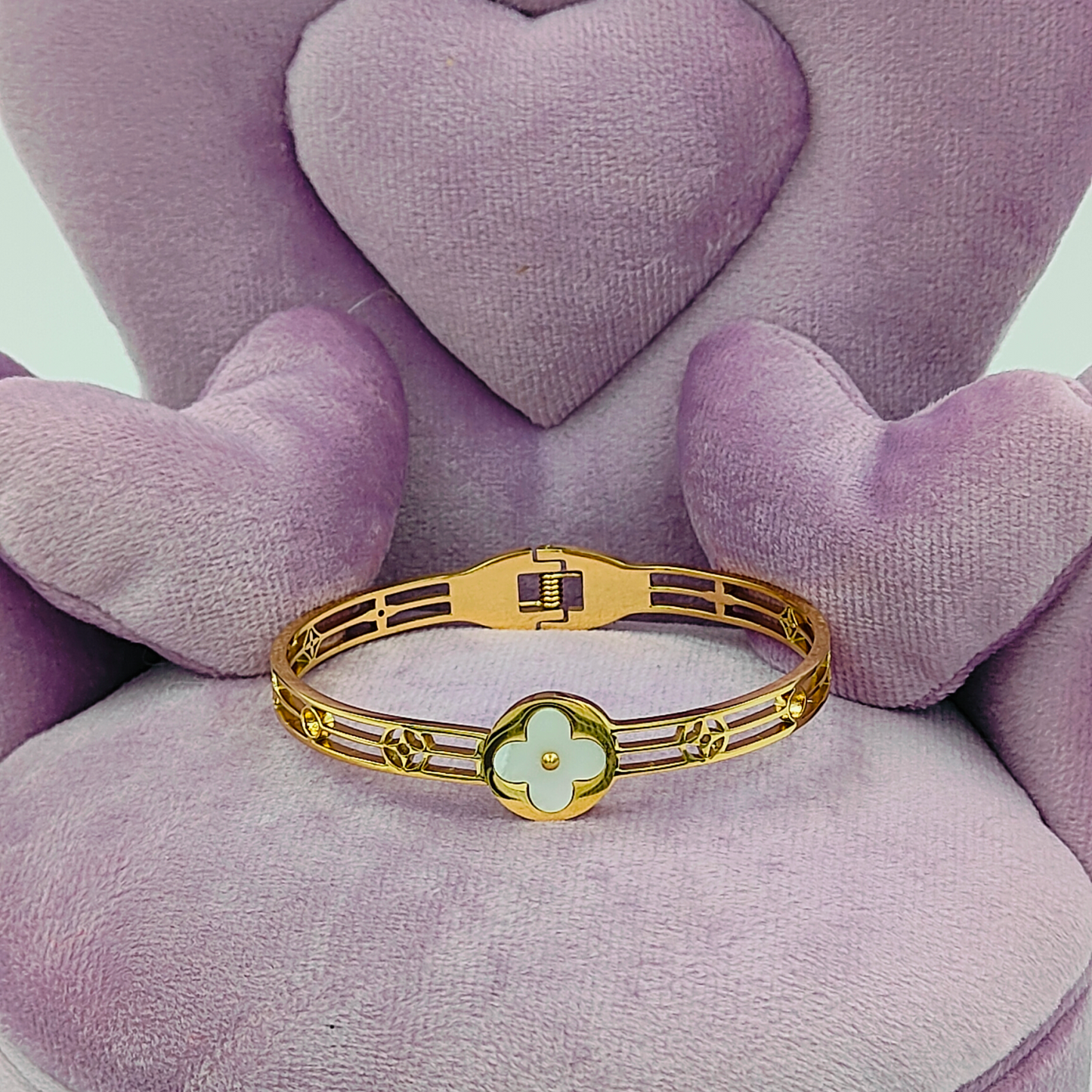 Sparkling Flower Gold Studded Adjustable Anti Tarnish Bracelet