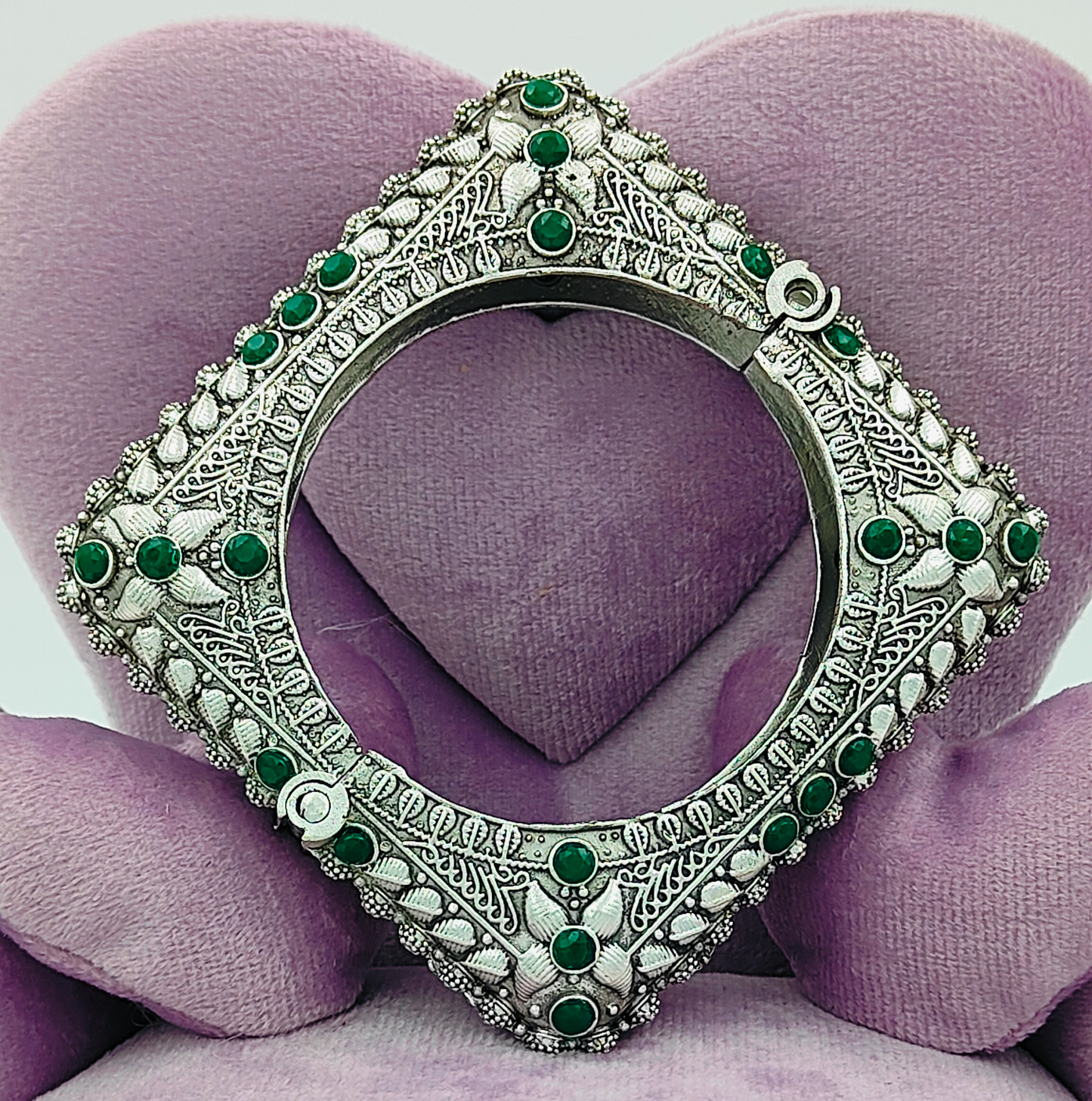 Emerald Silver Oxidised Square Screw Kada