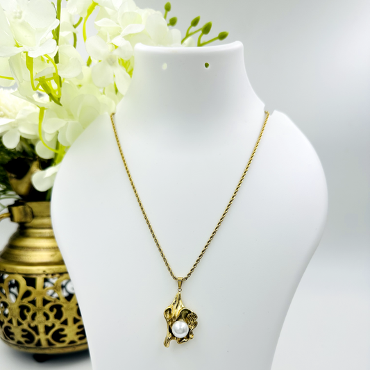 Flower Shell Twisted Chain Gold Plated Necklace