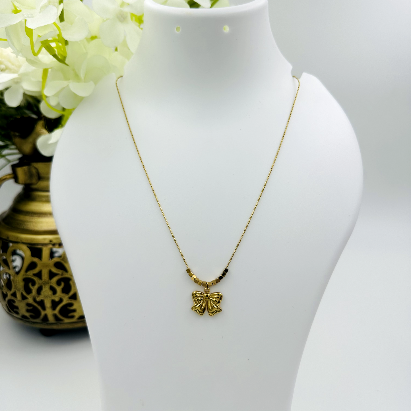 Glorious stylist Bow Chain Necklace