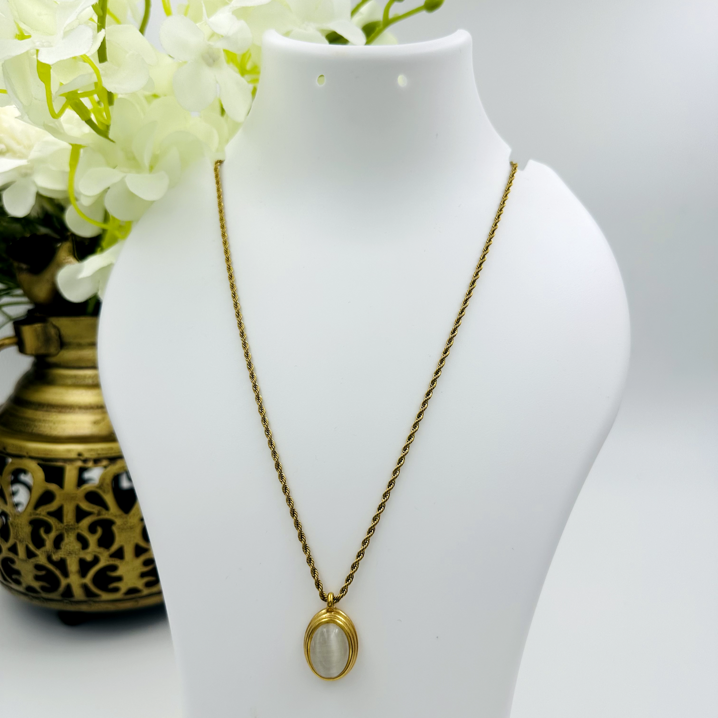 Mother of Pearl Twist Chain Necklace