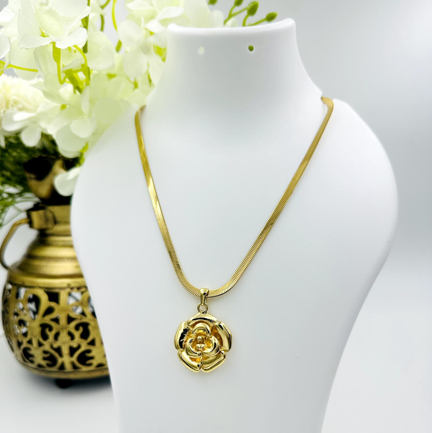 Rose Pendant With Snake Chain Necklace